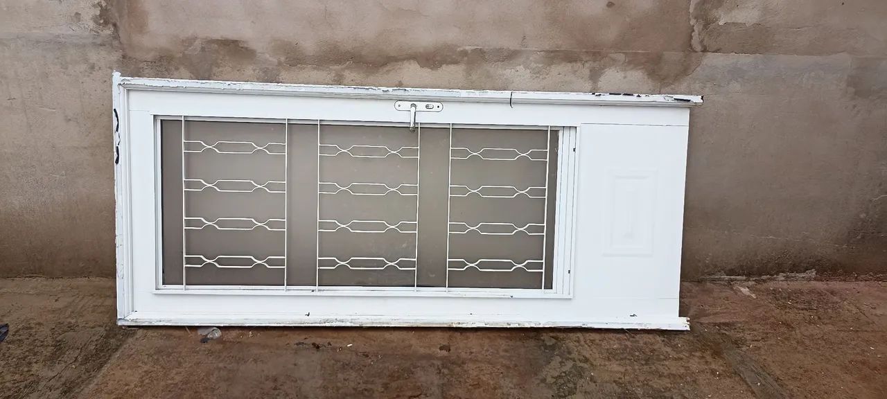 Vendo porta cozinha lucasa 2,10A x 0,80L esquerda com pintura eletrostática.