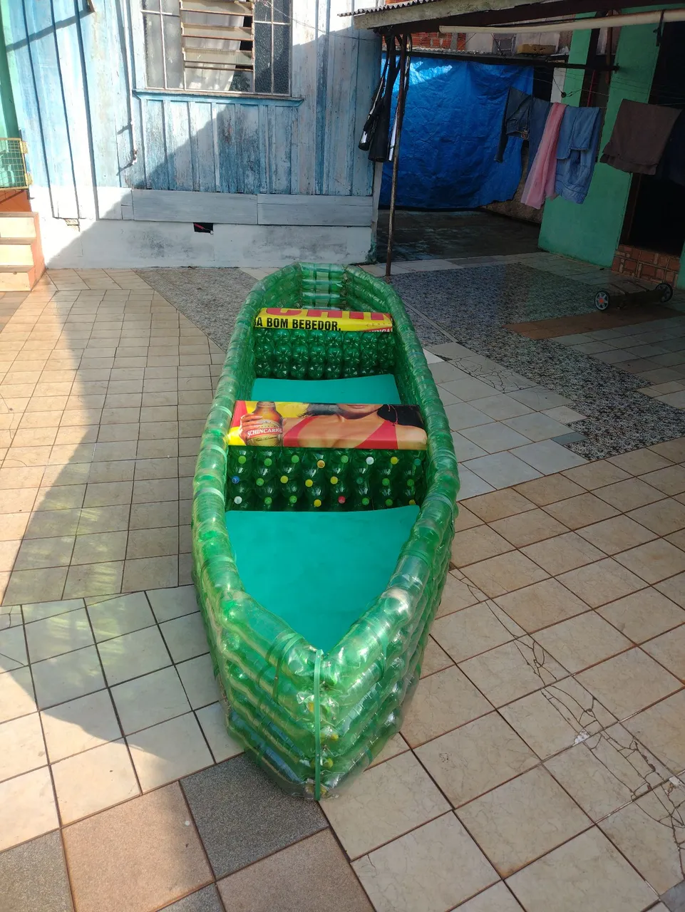 Vende barco de garrafas