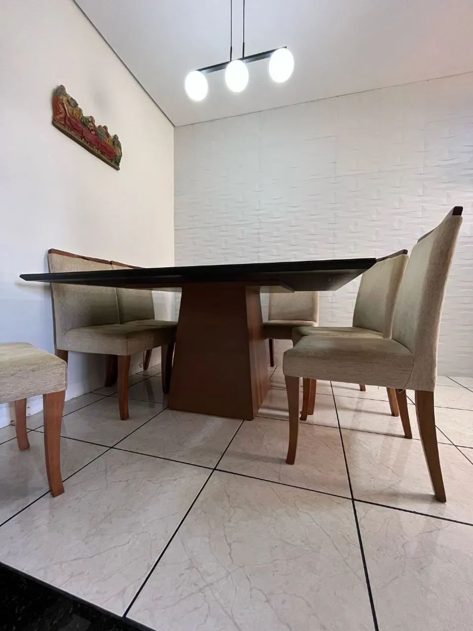 Mesa de Jantar em Madeira maciça com 8 Cadeiras - Foto 2