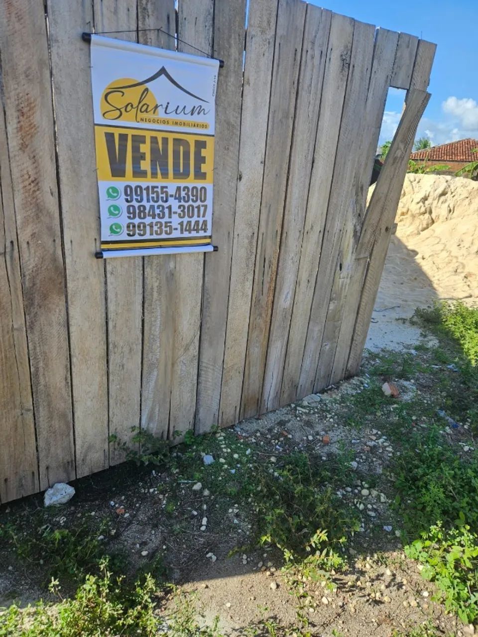 Vende-se Terreno no Bairro Universidade medindo 12,00mt de frente e 30,00mt de fundo.