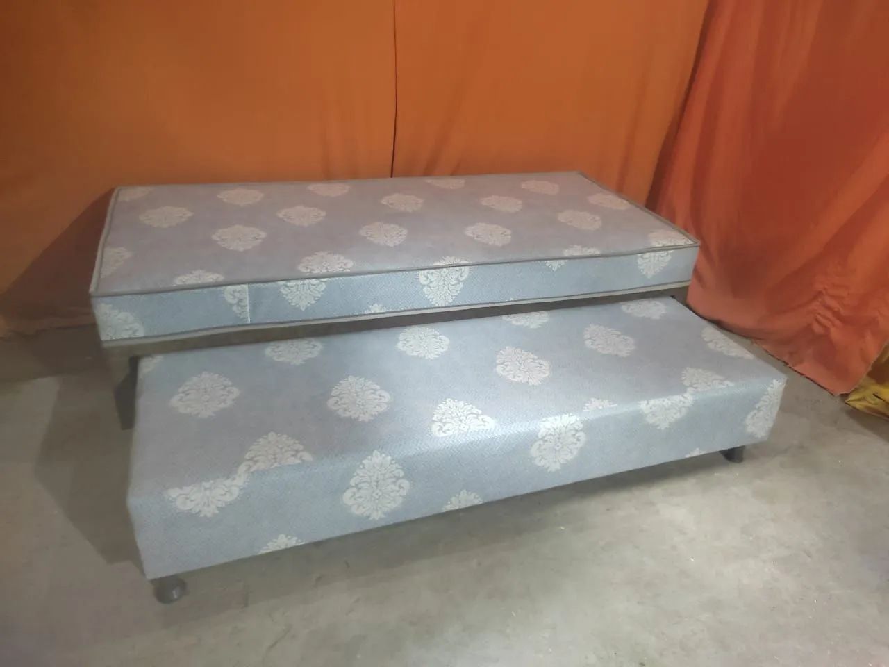 Cama de solteiro com cama auxiliar, Novas 