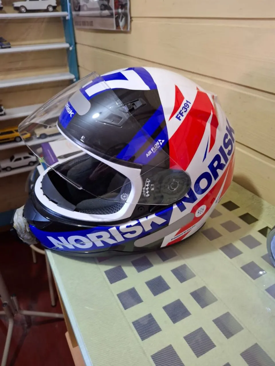 Capacete Norisk super inteiro