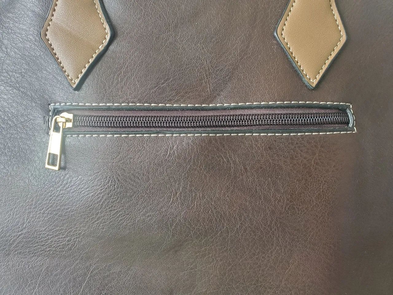 Bolsa compacta alça curta estilo baguete marrom sintético - Foto 2