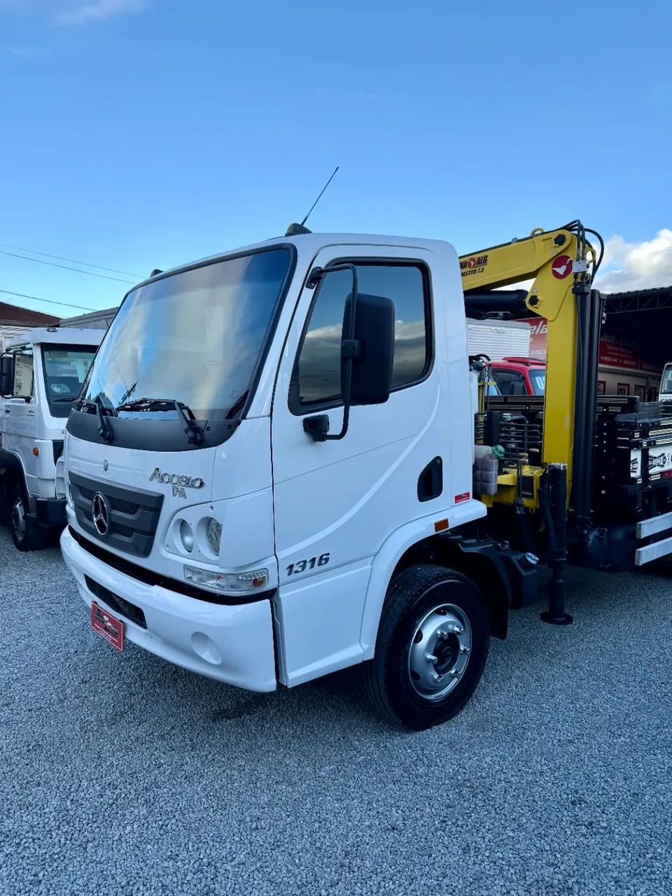 Accelo 1316 Munck 7.500 Com Carroceria  - Foto 5