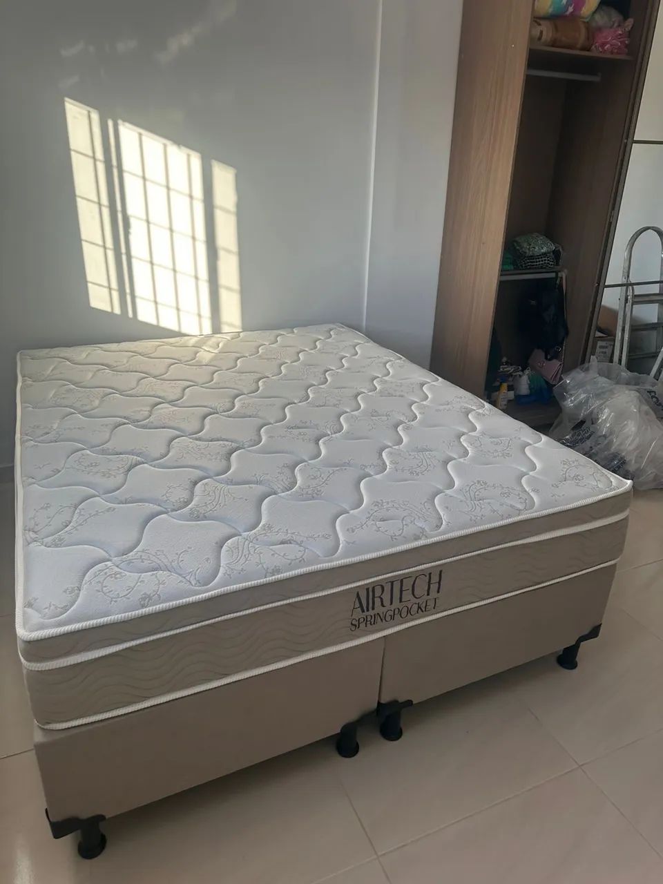 CAMA BOX QUEEN SIZE NOVA R$ 1.500,00