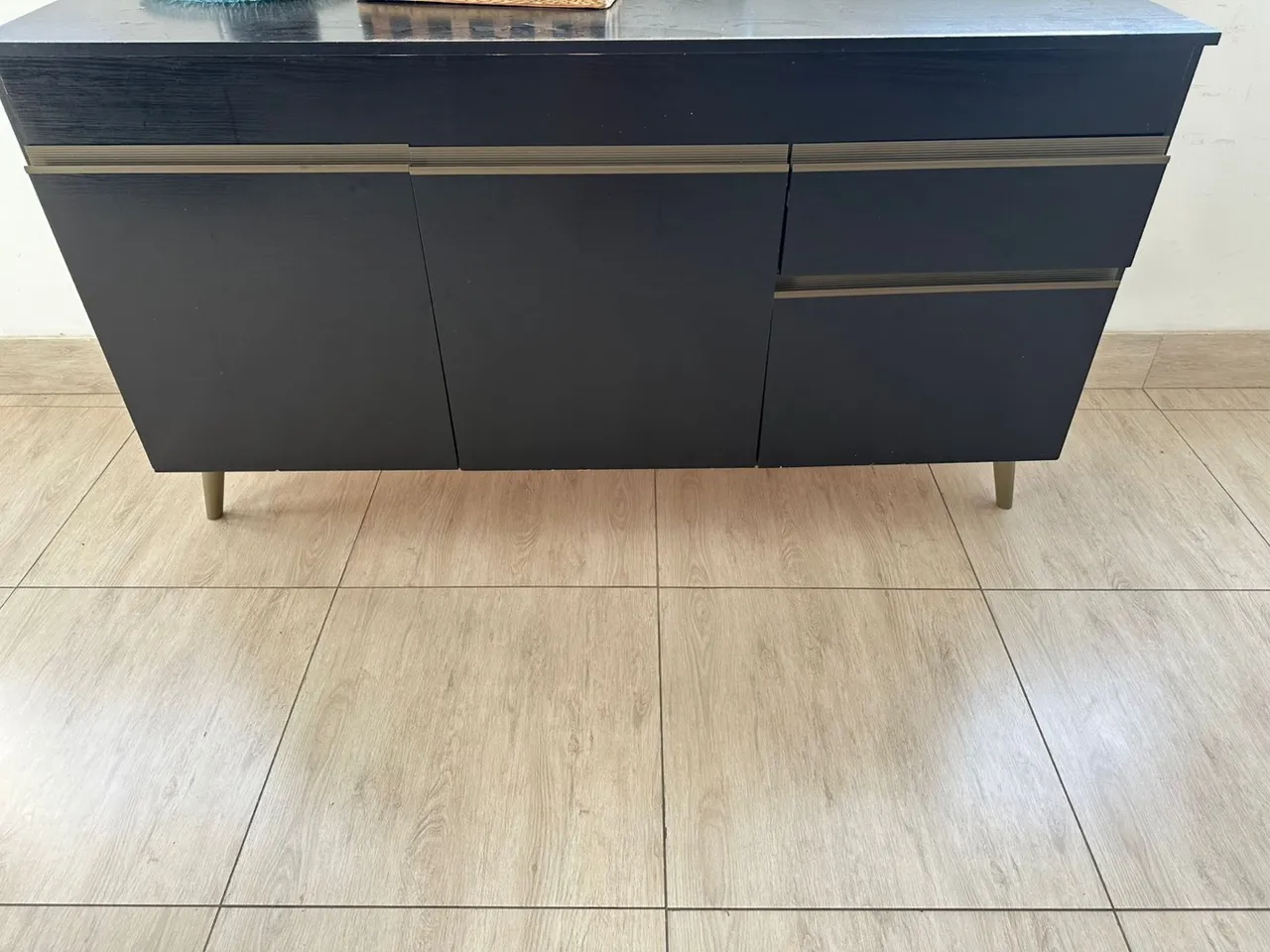 Aparador Preto com Design Moderno
