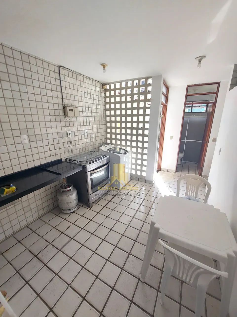 Bairro Jatiúca, Casa para locação comercial. Dois pavimentos, jardim, varanda, móveis plan - Foto 9