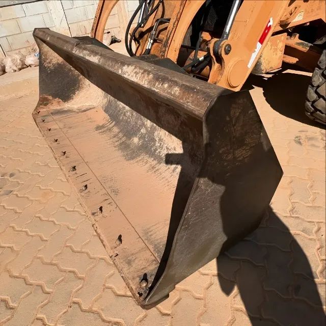 RETROESCAVADEIRA CASE 580N 4X2 ANO 2014 - Foto 2