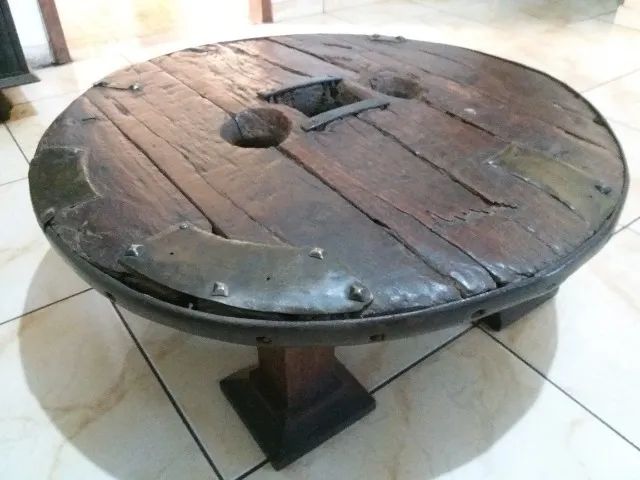 Mesa De Centro Raríssima Adaptada Com Roda De Carro De Boi - Foto 2