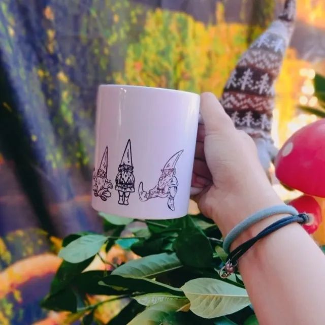 Caneca Gnomos Cerâmica 325ml Almandra - Foto 2