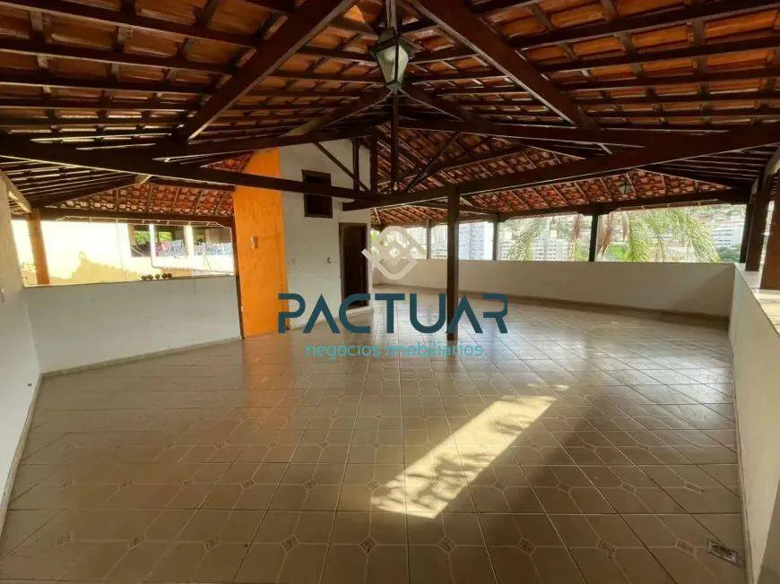 Casa com 3 Quartos e 3 banheiros para Alugar, 375 m² Buritis