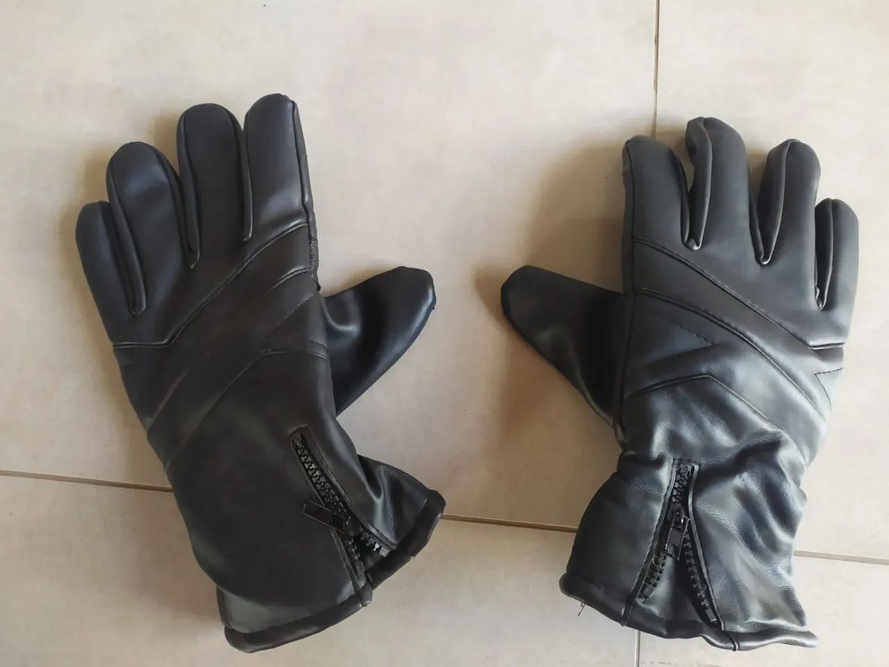Luvas de tipo couro com zíper