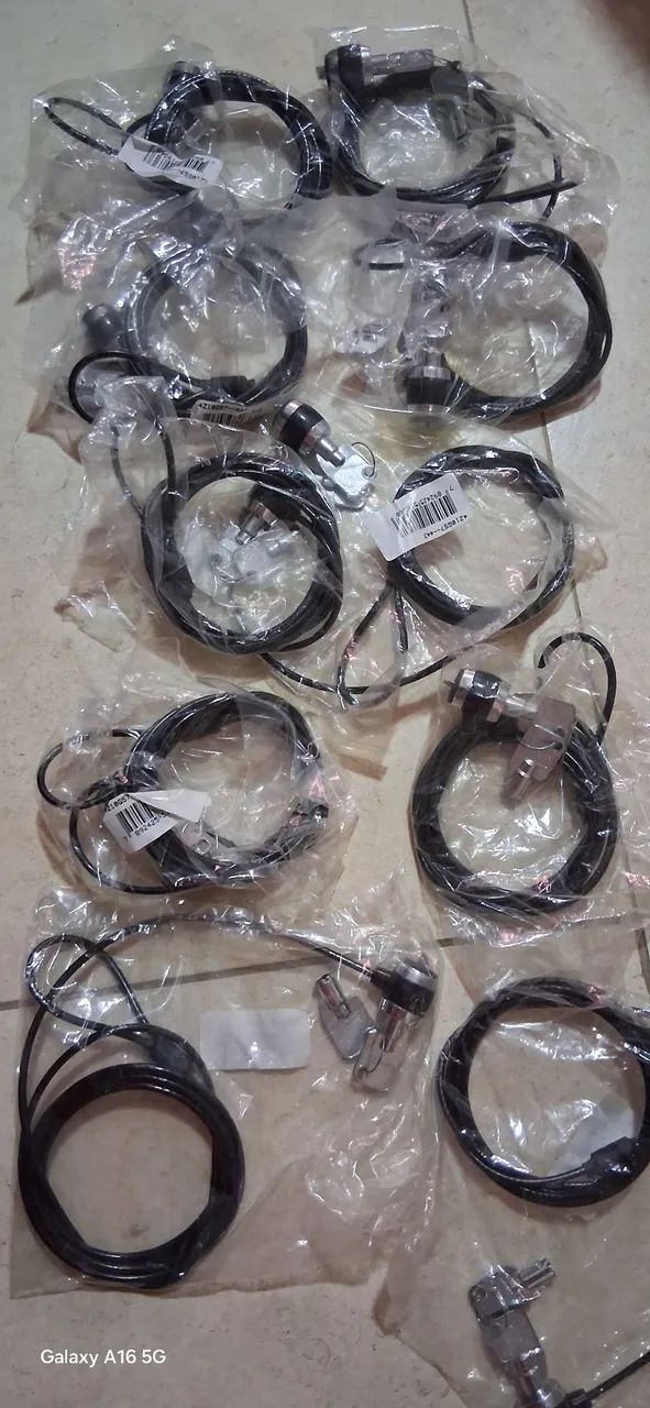 Cadeados para Notebook com Cabo de Aço e Chaves - Foto 4