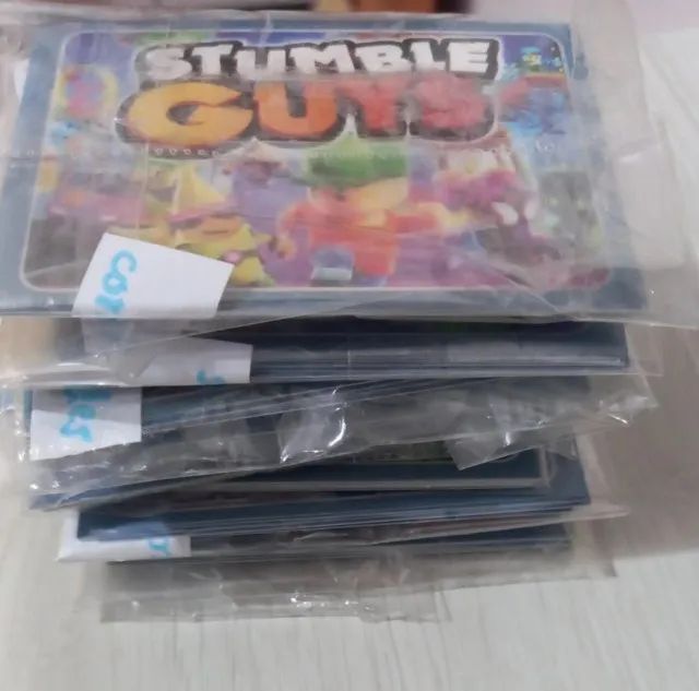 Pacote figurinhas 60 Stumble Guys seminova. - Foto 5