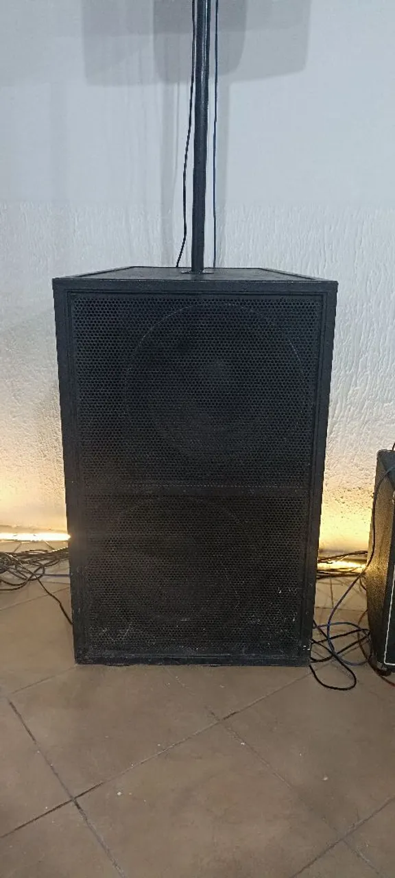 Caixa de Som Subwoofer 18 Polegadas