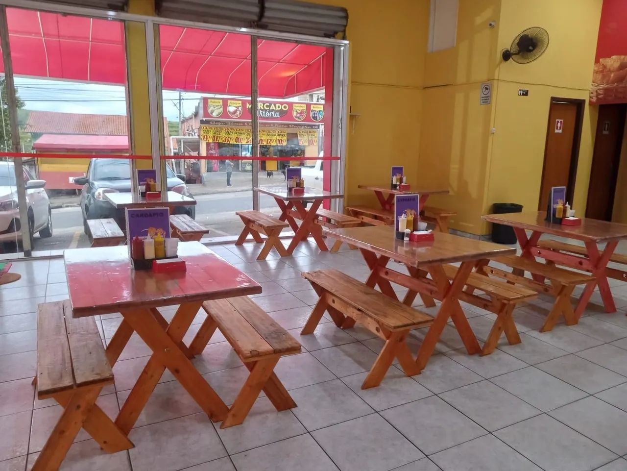Jogo de Mesas e Bancos para Restaurante