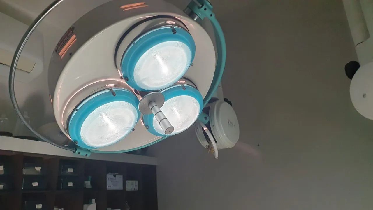 Foco cirúrgico grande biarticulado - Foto 2