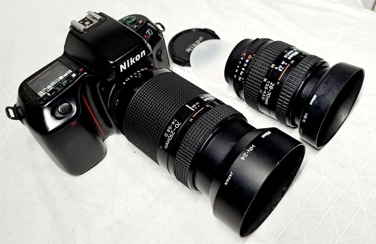 Câmera Nikon N70 com 2 Zooms Nikon Originais