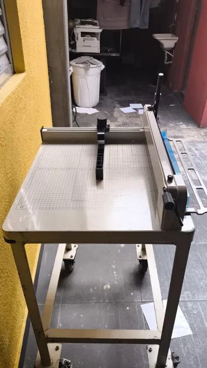 Guilhotina de Papel A3 - Semi Nova - Foto 2