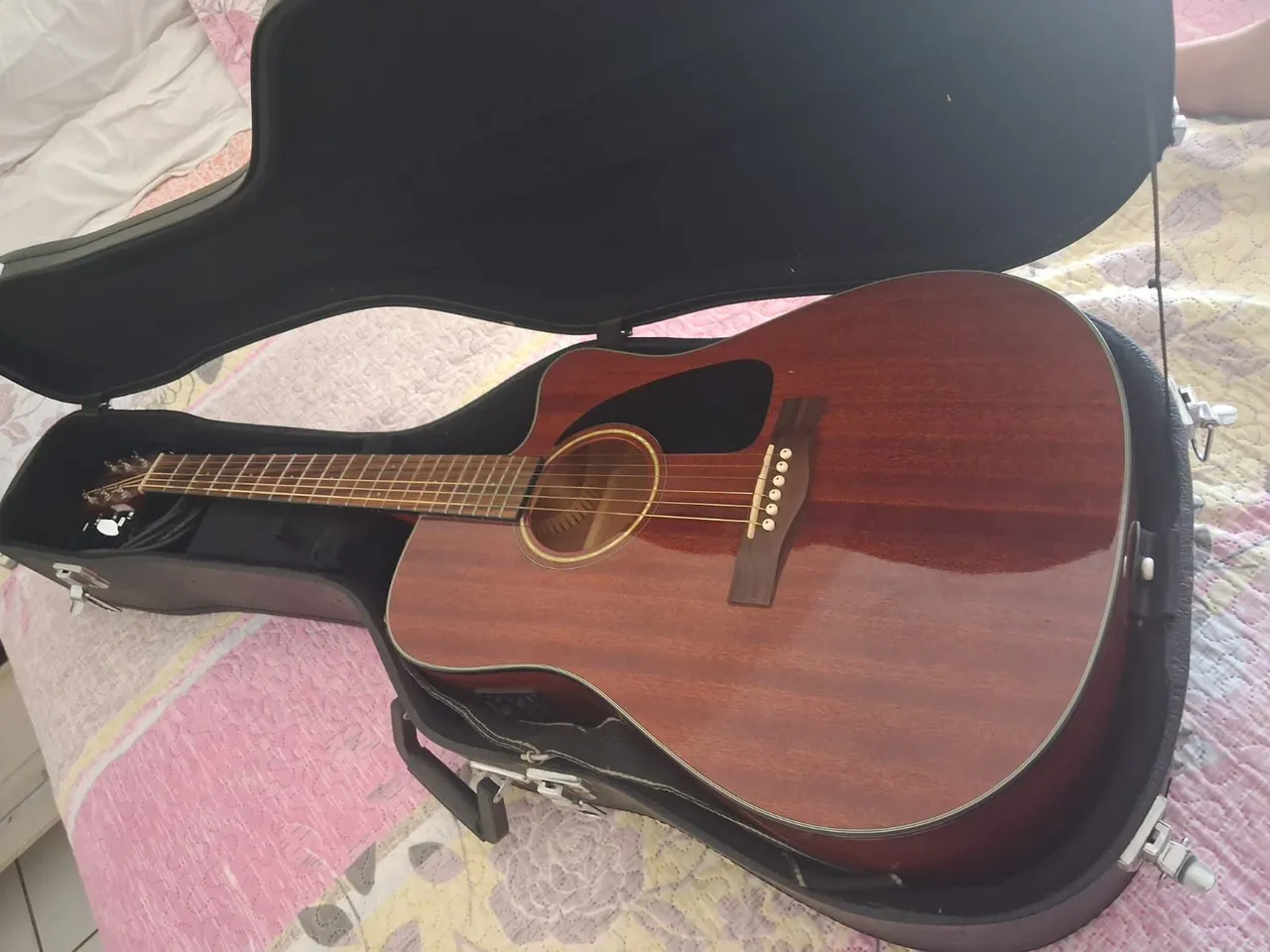 Violão Fender ( com case )