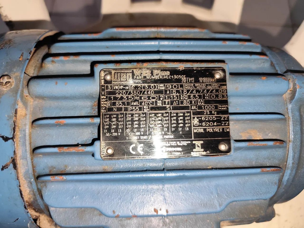 Motor trifásico 3cv 4polos com polia weg - Foto 3