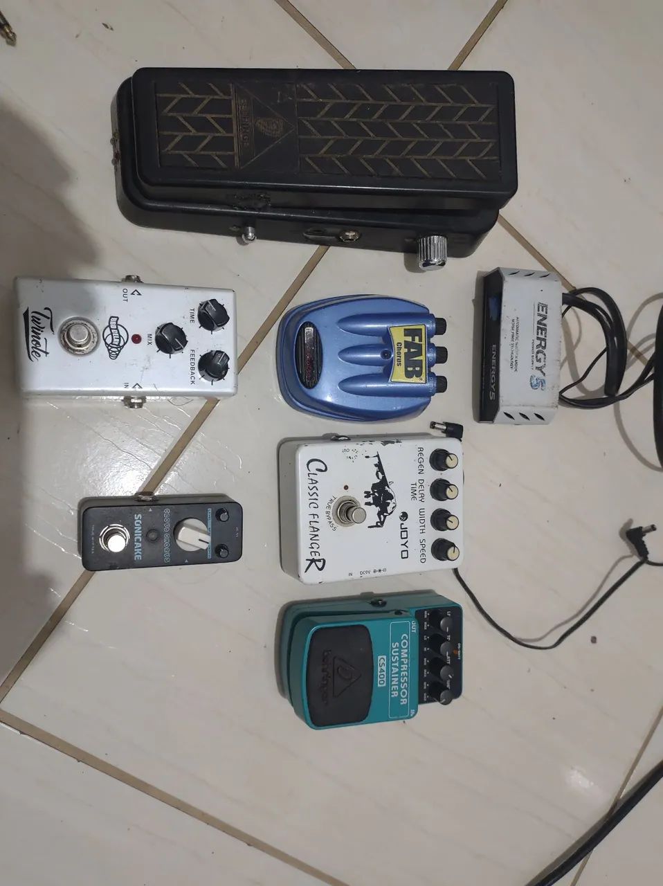 Toro vende hoje Guitarra Elétrica Michael mais 6 pedal e fonte - Foto 3