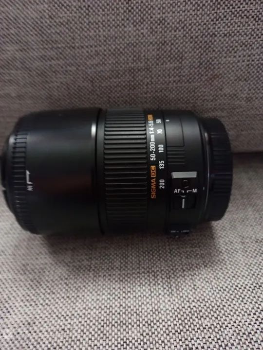 Objetiva Sigma 50-200mm F/4-5.6 DC OS HSM Contemporary para Câmeras Canon DSLR