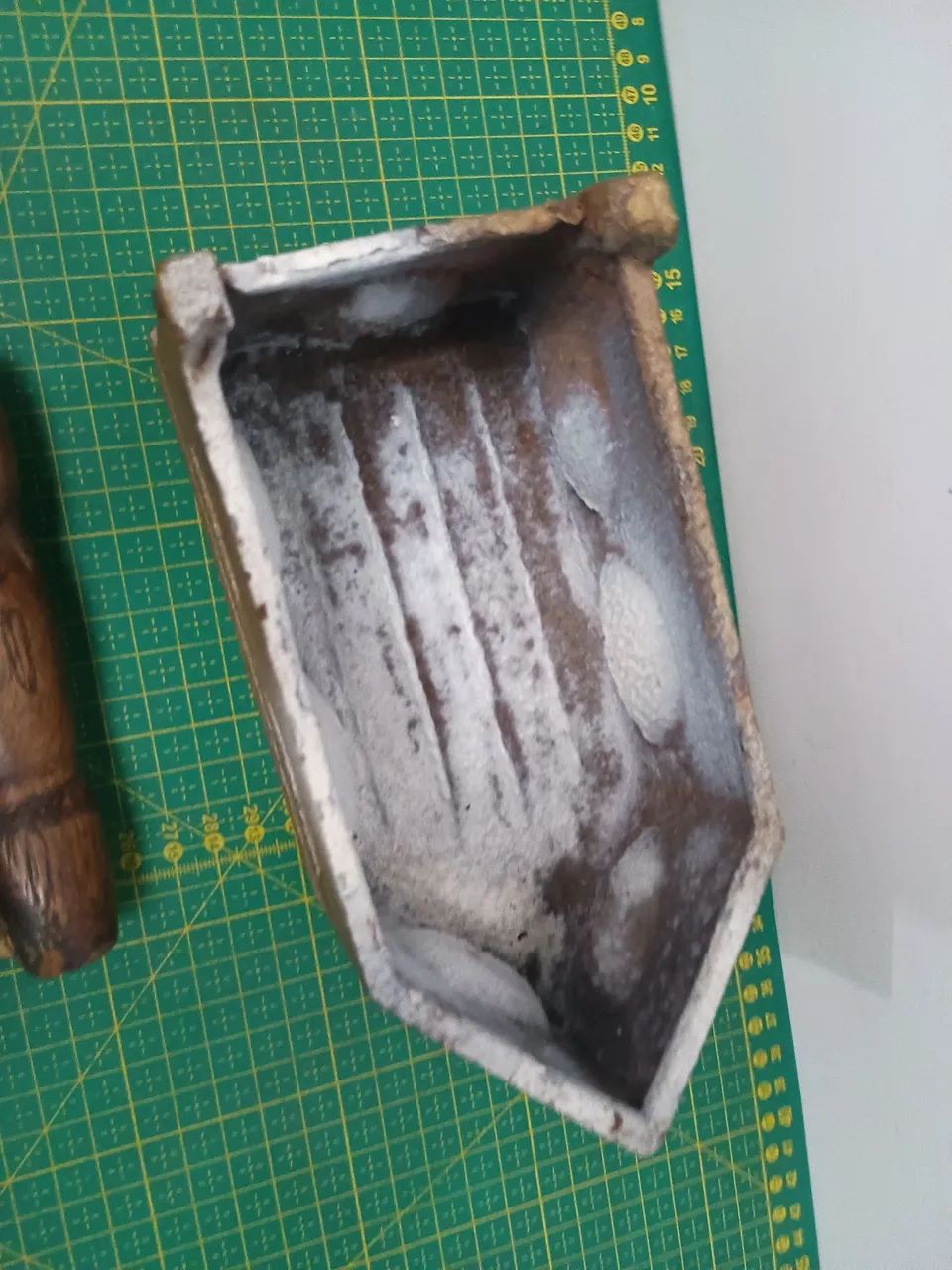 Antigo ferro a brasas, de passar roupas. altura 20x20x9,5 cm - Foto 3