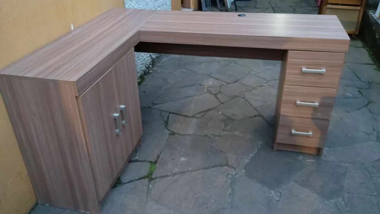 Mesa para computador, em ótimo estado!64961569580673124