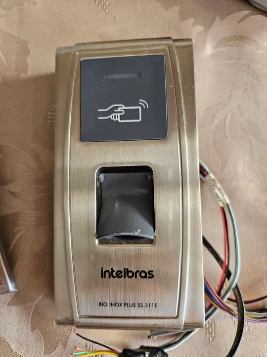 Controle de Acesso Biométrico Intelbras Bio Inox Plus SS 311E + kit de fechadura + mola