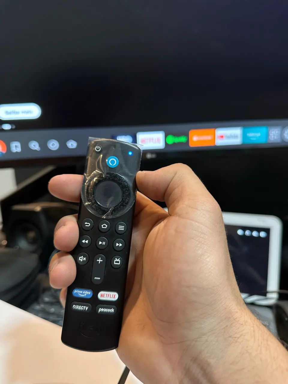 FIRE TV STICK 4K - HDR. com ALEXA! - SEMINOVO! - Foto 4