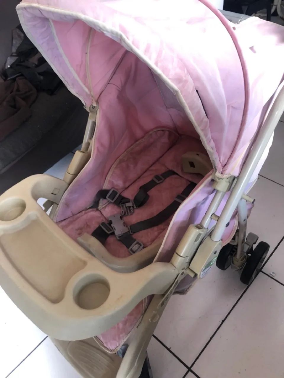 Carrinho de Bebê Rosa - Usado em ótimo estado