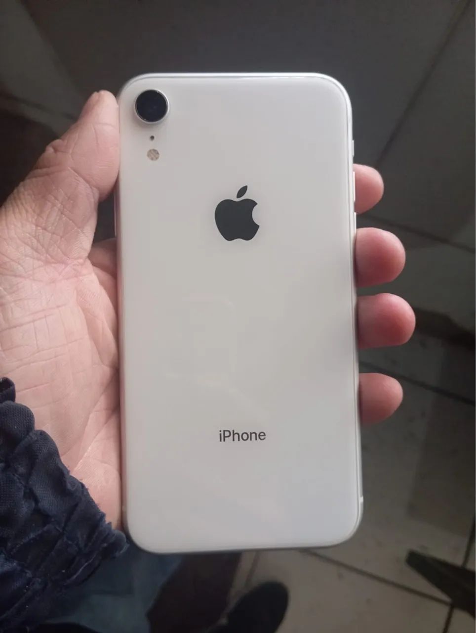 Vendo iPhone XR 64 gb com carregador  - Foto 3