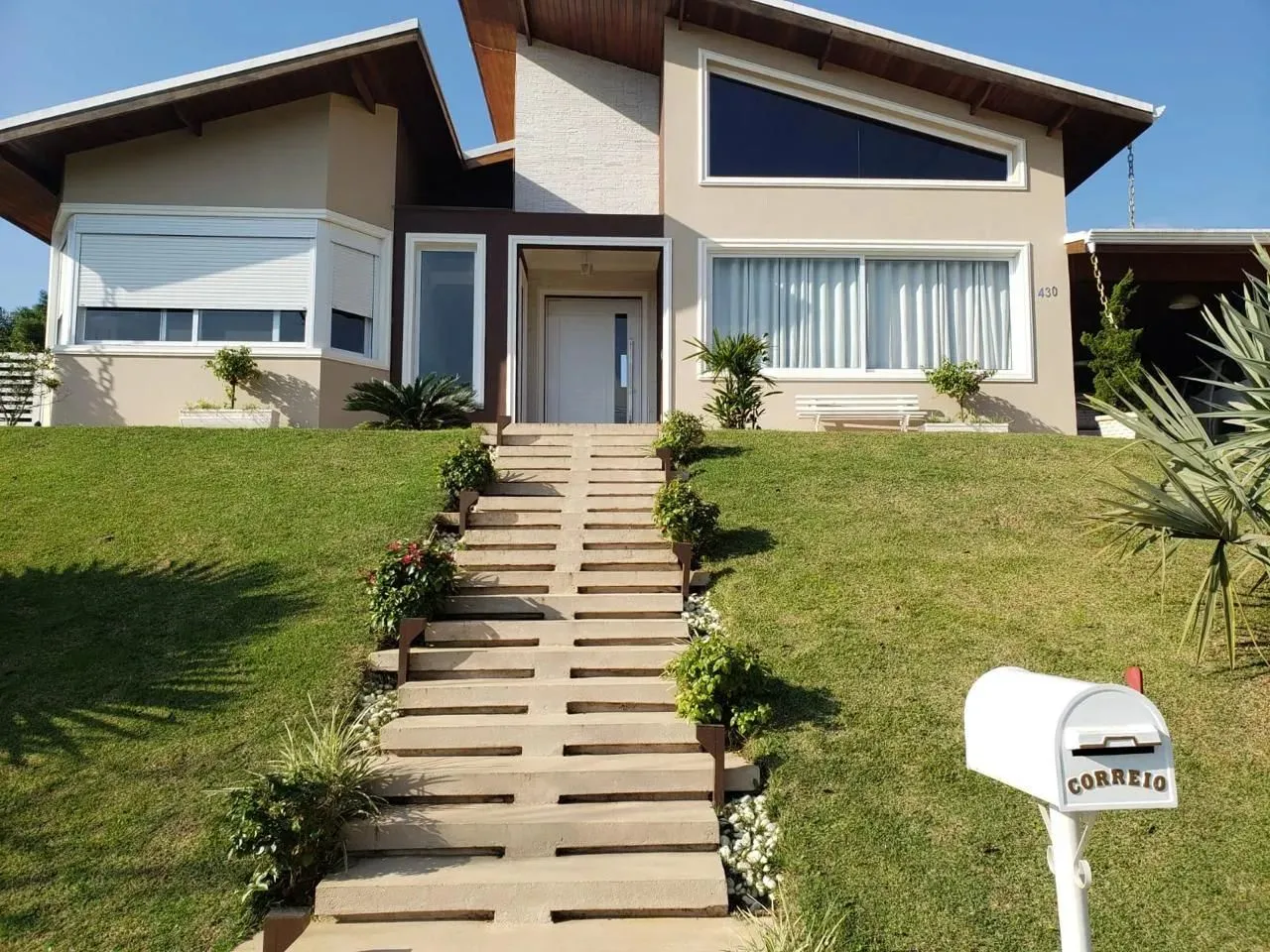 Casa com 3 dormitórios à venda, 477 m² por R$ 2.400.000 - Loteamento Chacaras Embu-Guacu -