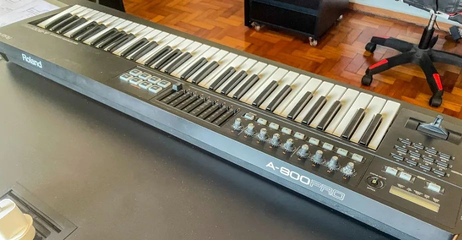Roland A-800 PRO - Controlador MIDI Profissional - Instrumentos