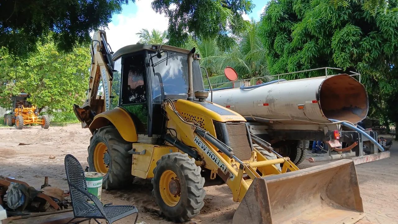 VENDO RETROESCAVADEIRA NEW HOLLAND B95-B 4X4 2012 - Foto 2