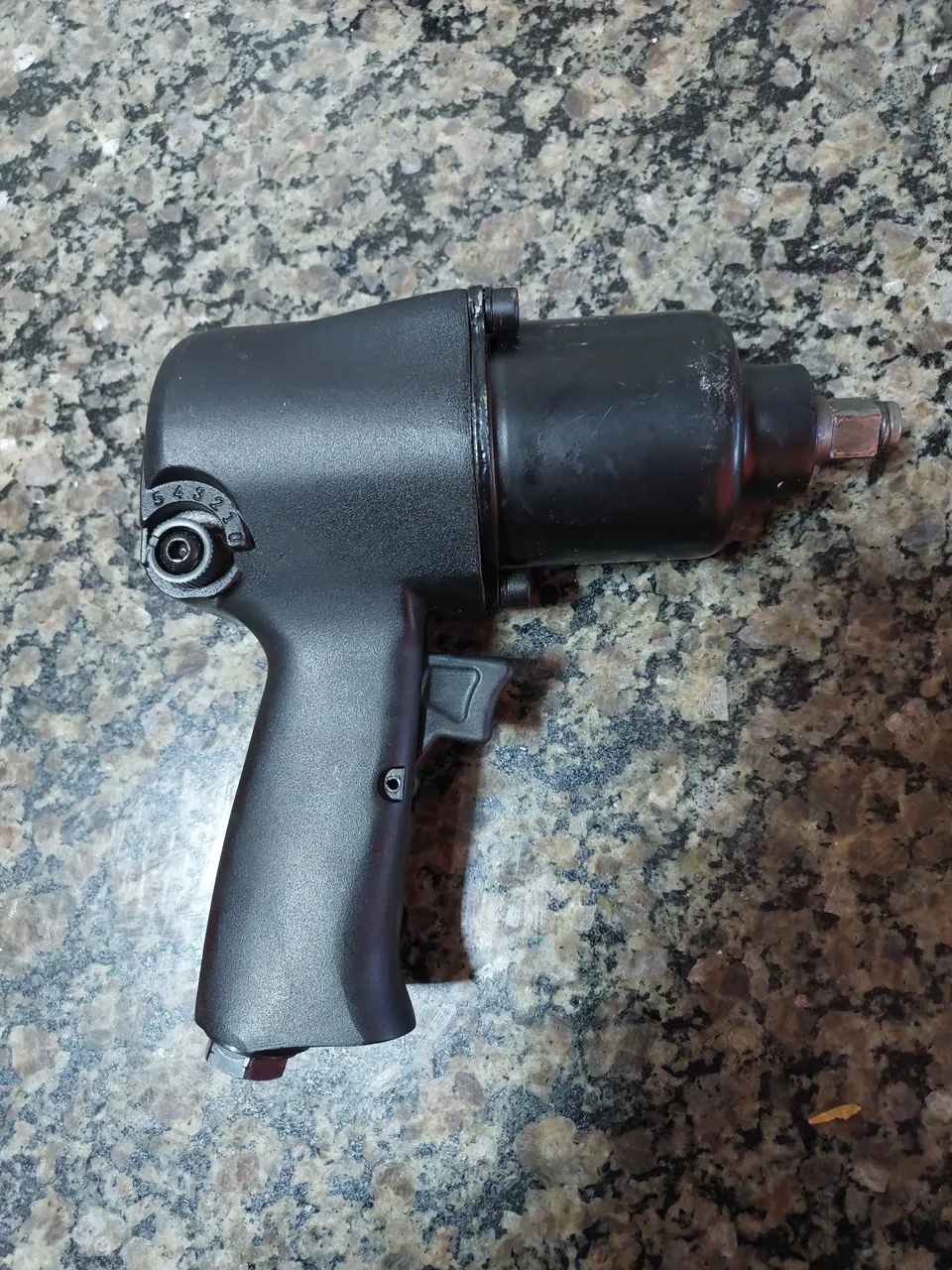 Chave de Impacto Pneumática - Ferramenta Profissional