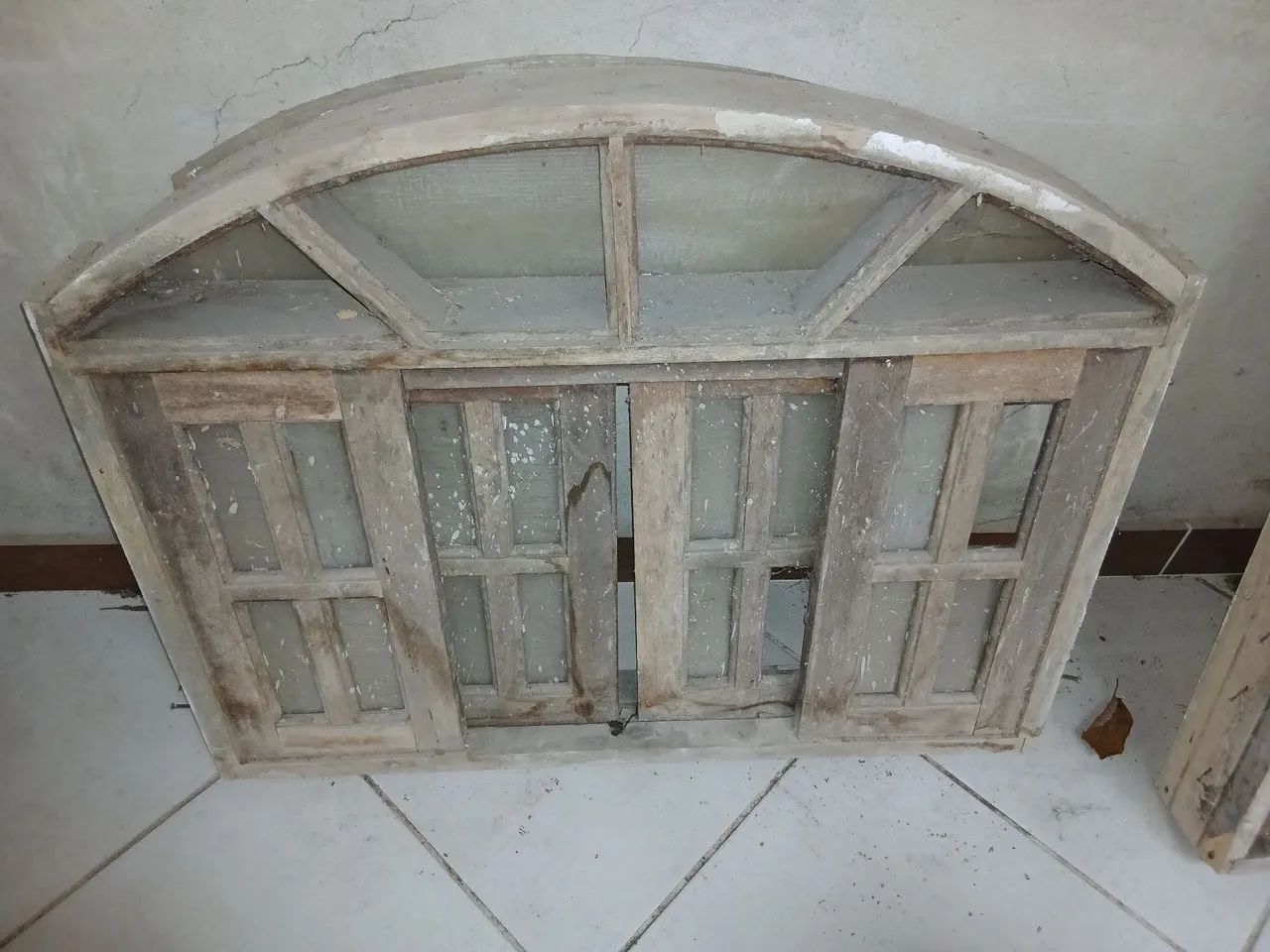 Janela de madeira64850233913603121