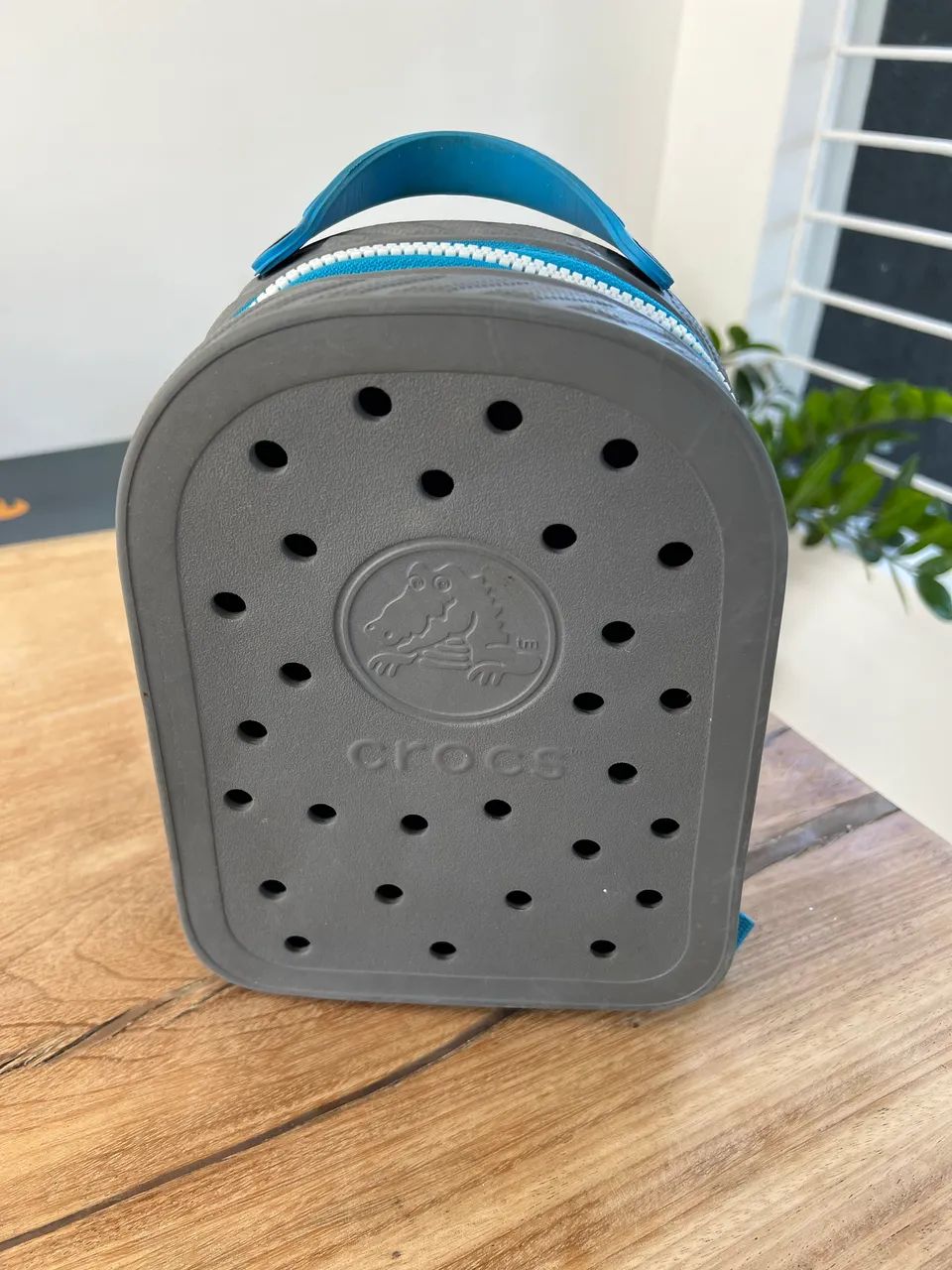 Mochila infantil Crocs original rígida cinza e azul