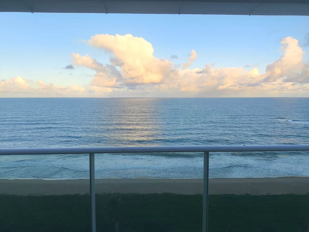 Apto a Beira mar com vista permanente para o mar. - Foto 4