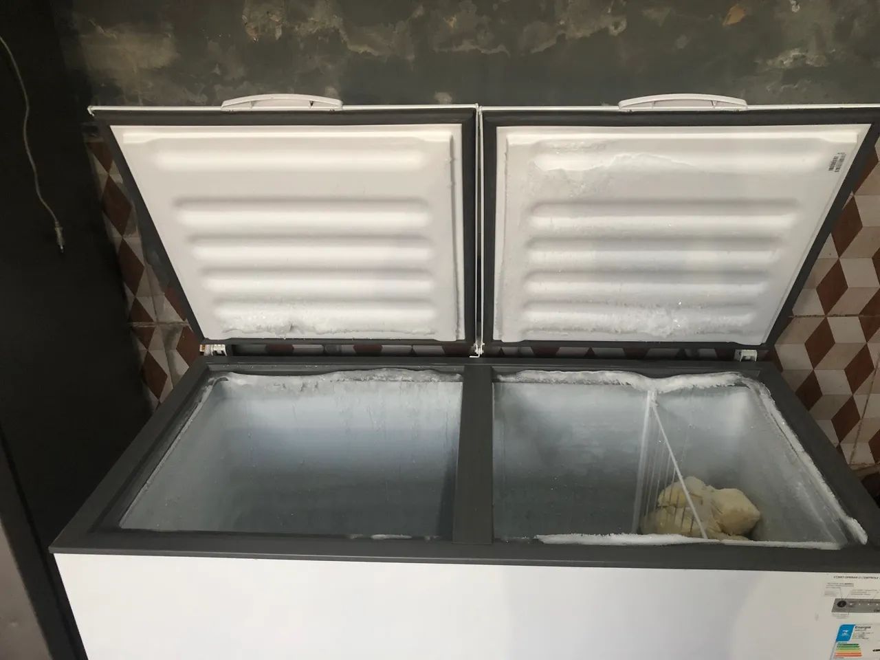 Vende-se freezer com 6 meses de uso. - Foto 2