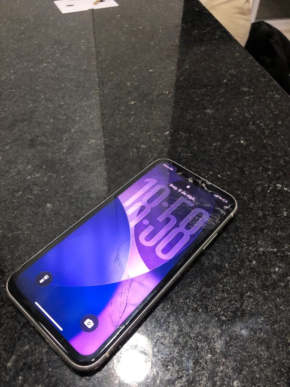 iPhone 11 64g Trincado  - Foto 2