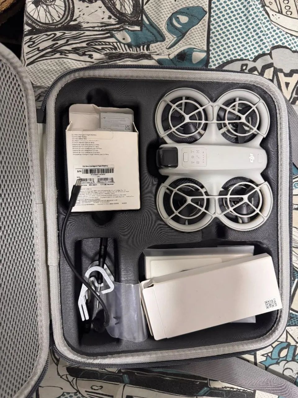Drone DJI Neo com case STARTRC e 3 baterias