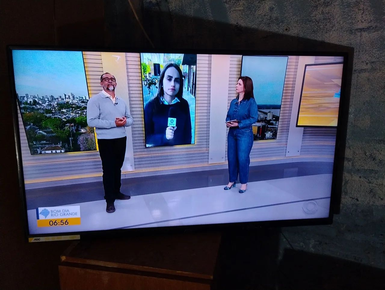 TV 40 polegadas pouco usso funcionando muito bem 