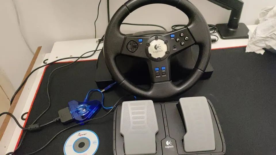 Volante ps2 Logitech driving force na caixa  - Foto 2