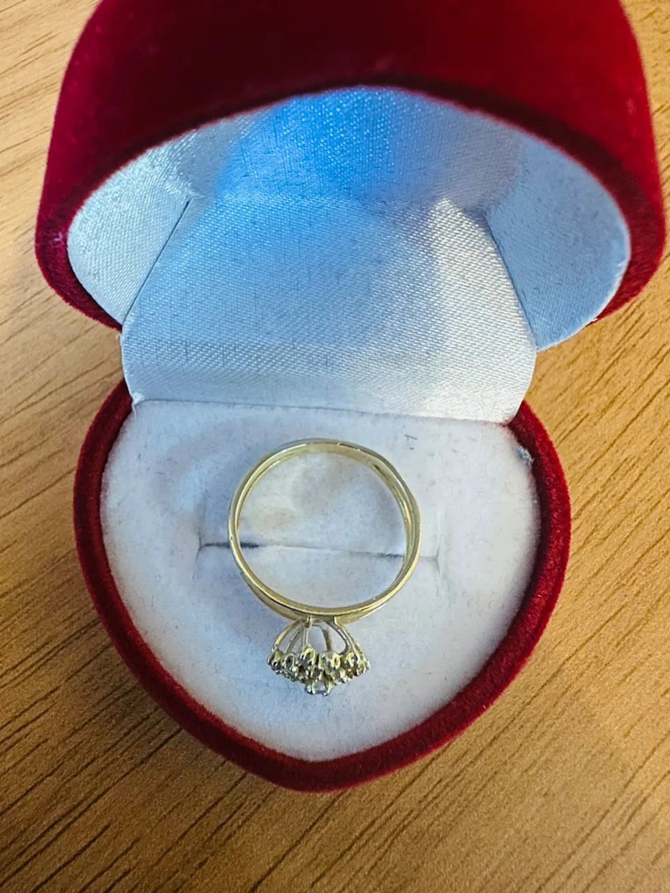 Anel em ouro 18k com brilhantes 2,8 Gramas - Foto 4