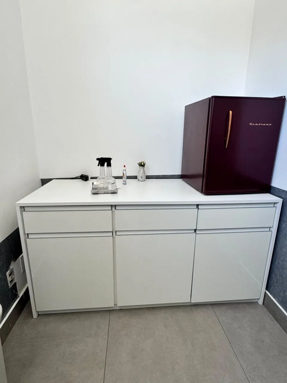 Móvel branco com gaveta  - Foto 2
