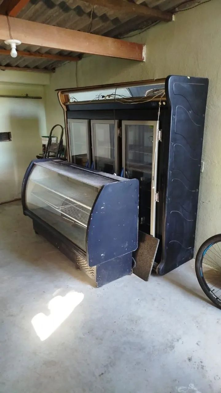 Vende se um balcão e um repositor 