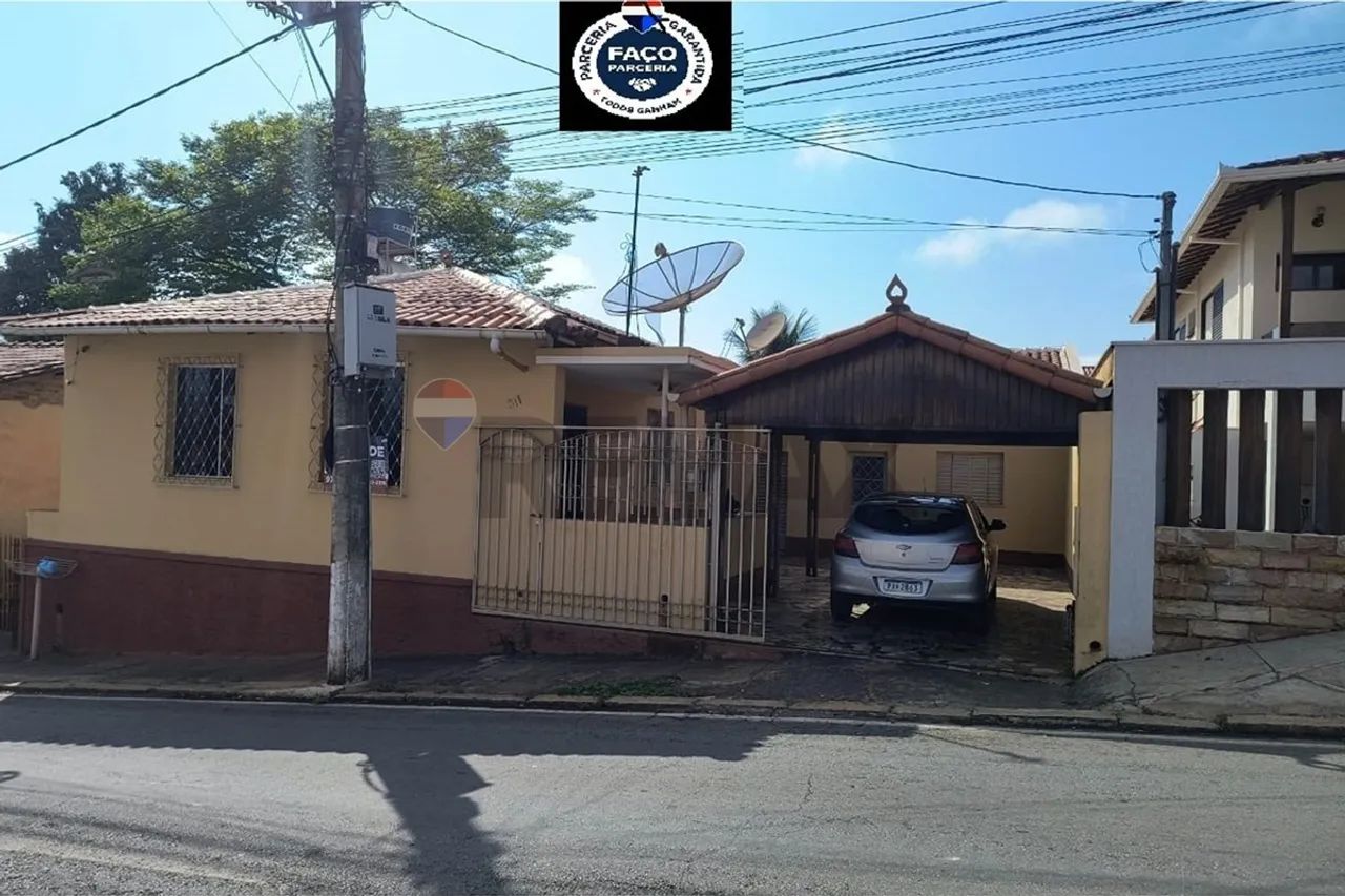 Casa a venda no centro de Brumadinho-MG