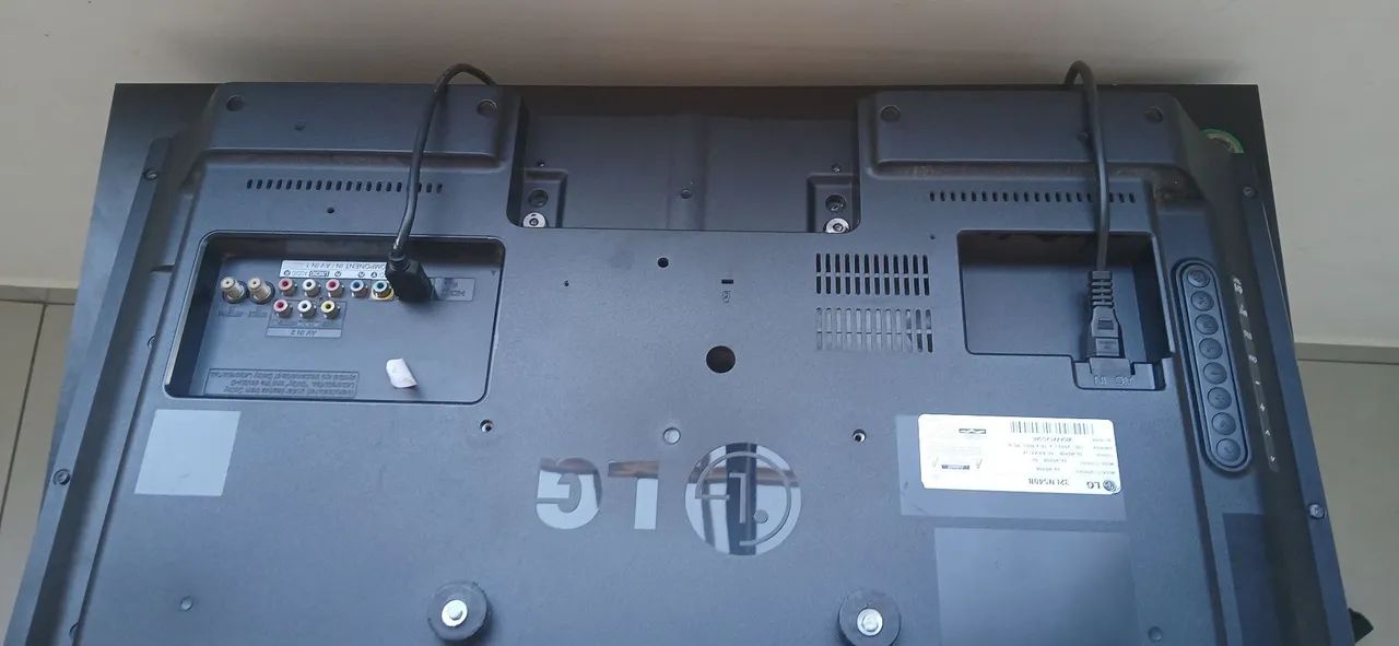 Tv 32 polegadas com 4 meses de uso full hd LG  - Foto 4